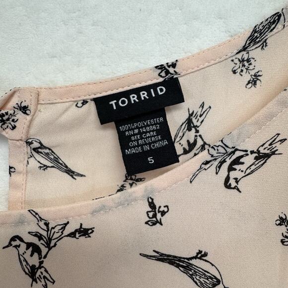 Torrid Bird Print Blouse Women’s Plus 5X Flutter Sleeve Scoop Neck Whimsical - Picture 5 of 9